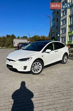 Позашляховик / Кросовер Tesla Model X 2016 в 