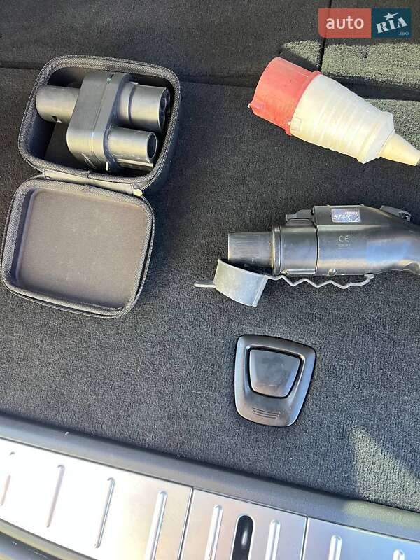 Внедорожник / Кроссовер Tesla Model X 2016 в Львове