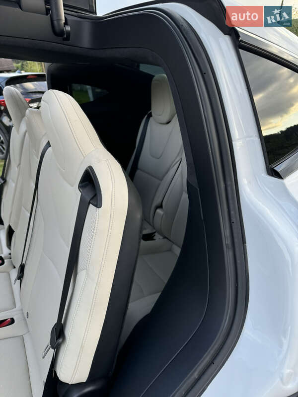 Позашляховик / Кросовер Tesla Model X 2022 в Косові