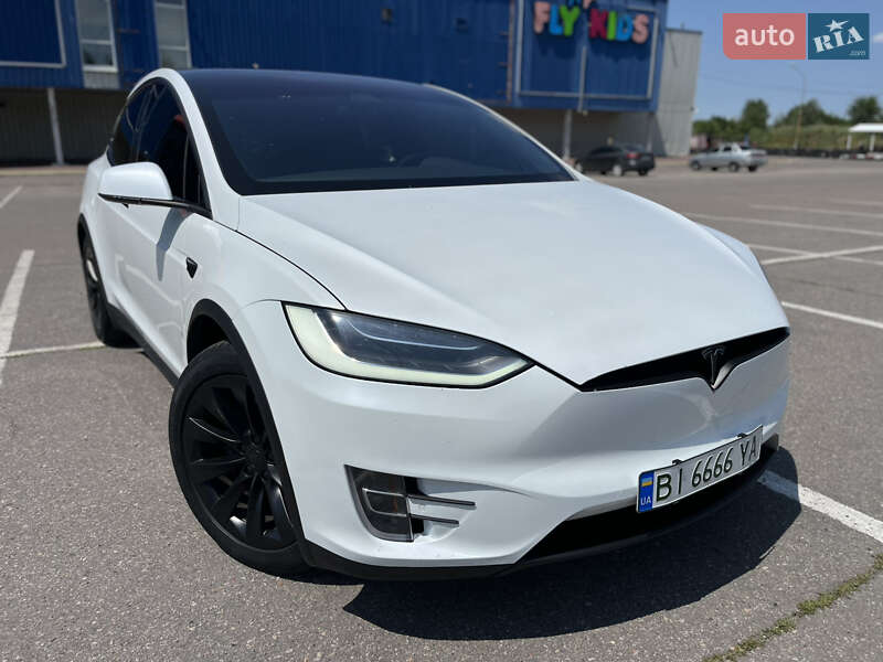 Позашляховик / Кросовер Tesla Model X 2019 в 