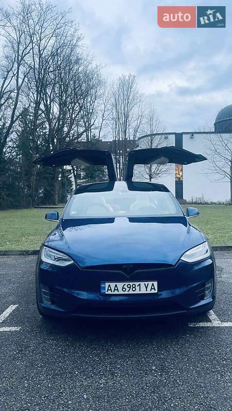 Позашляховик / Кросовер Tesla Model X 2016 в 
