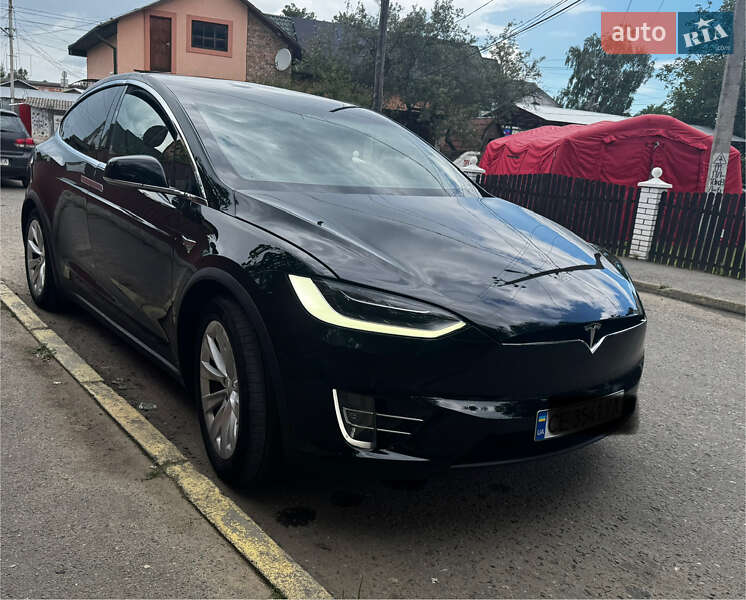 Позашляховик / Кросовер Tesla Model X 2018 в Чернівцях