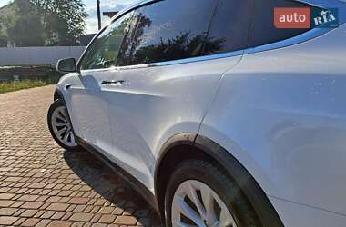 Позашляховик / Кросовер Tesla Model X 2018 в 