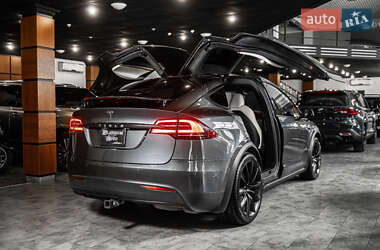 Внедорожник / Кроссовер Tesla Model X 2020 в 