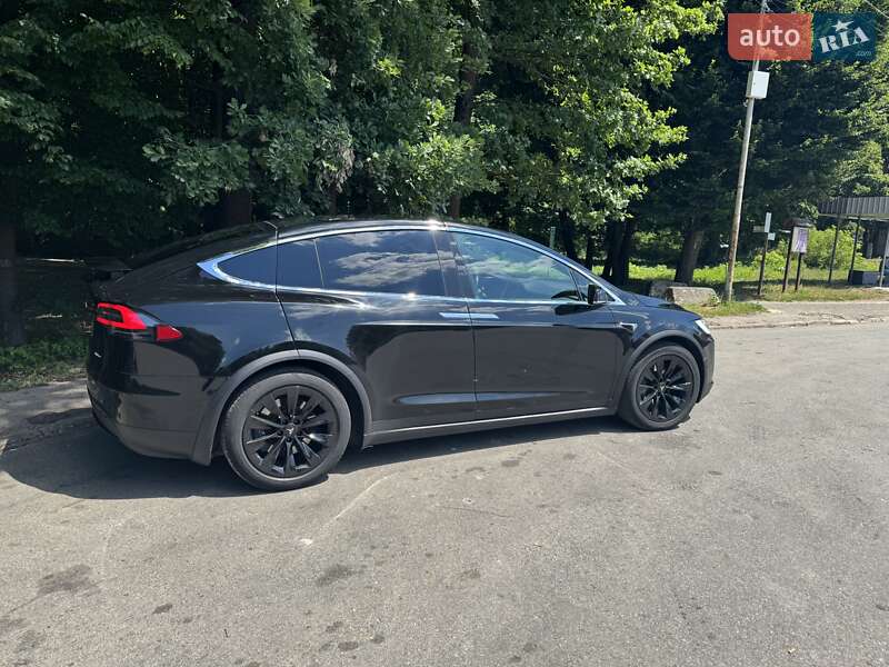 Позашляховик / Кросовер Tesla Model X 2017 в Львові
