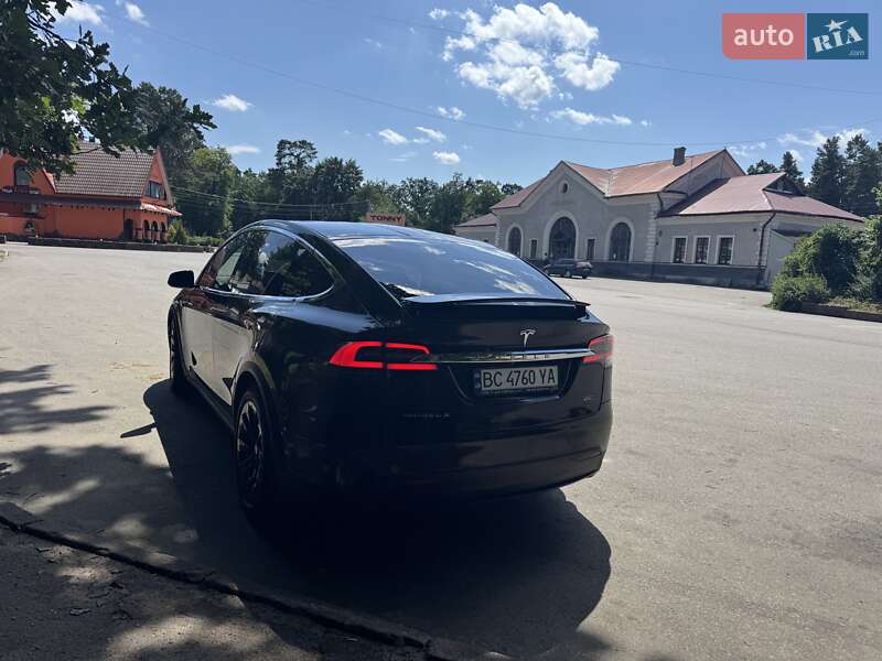 Позашляховик / Кросовер Tesla Model X 2017 в Львові