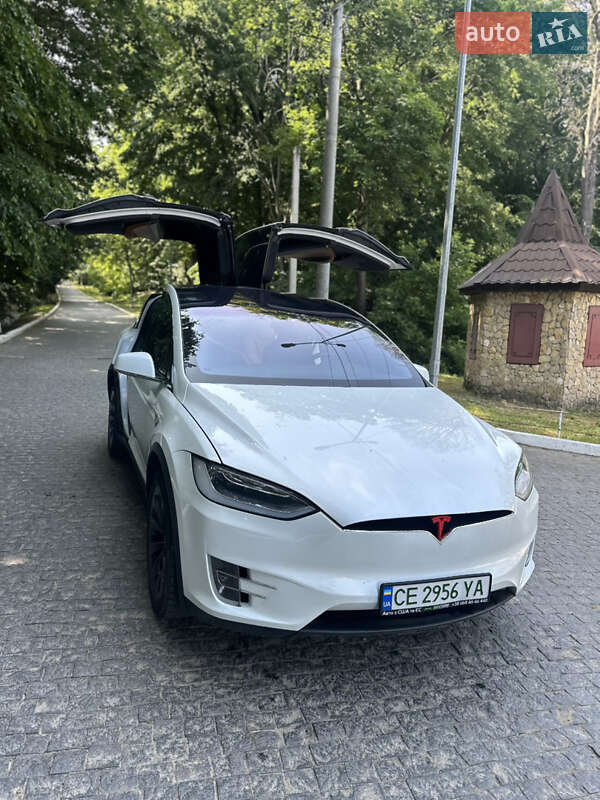 Позашляховик / Кросовер Tesla Model X 2016 в Чернівцях