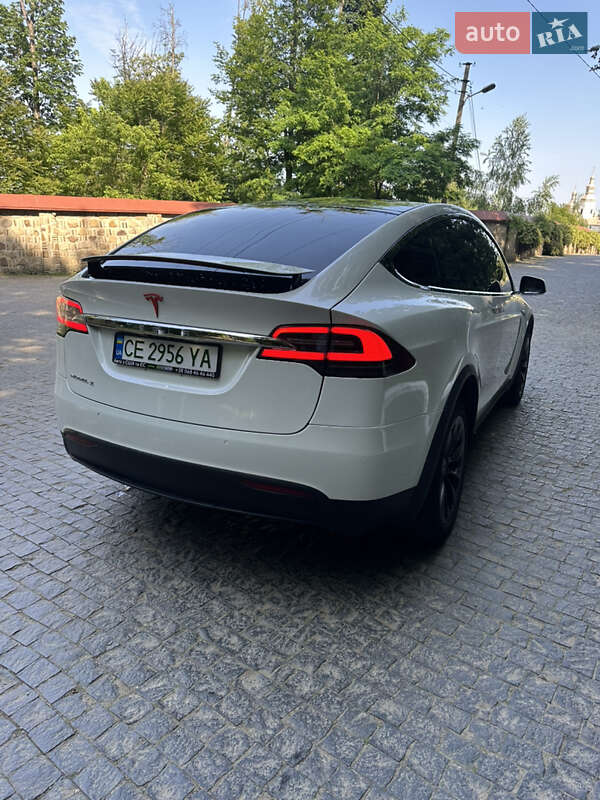 Позашляховик / Кросовер Tesla Model X 2016 в Чернівцях