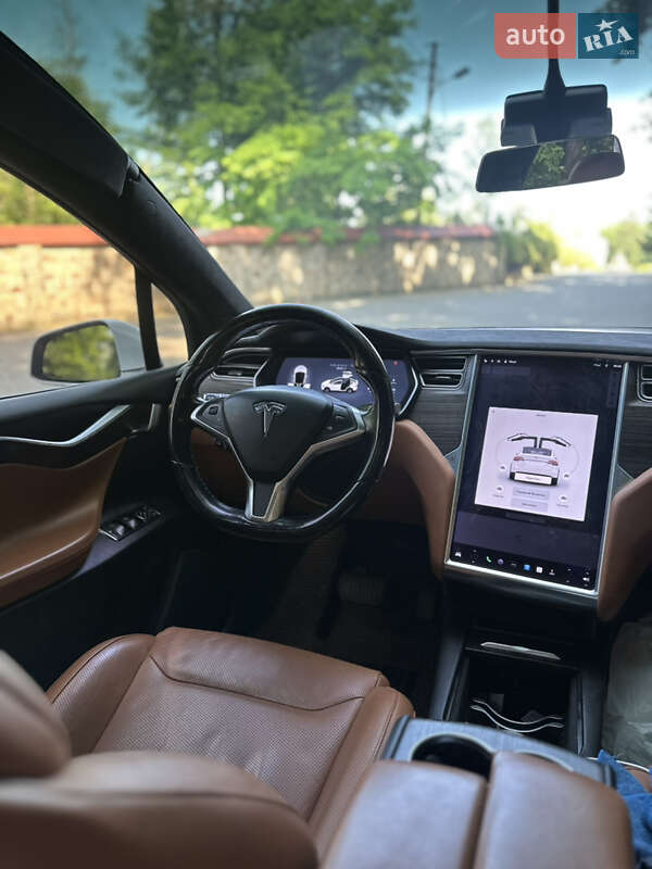 Позашляховик / Кросовер Tesla Model X 2016 в Чернівцях