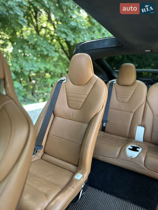 Позашляховик / Кросовер Tesla Model X 2016 в Чернівцях
