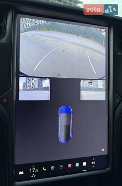 Позашляховик / Кросовер Tesla Model X 2020 в 