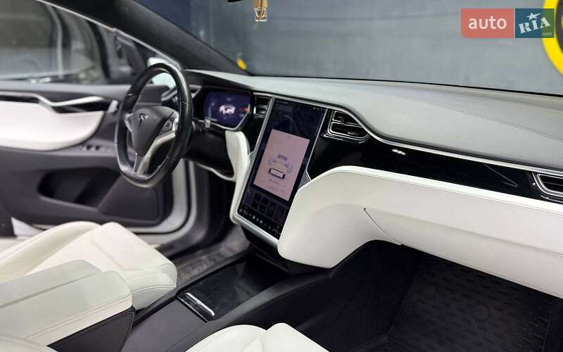 Внедорожник / Кроссовер Tesla Model X 2017 в Черновцах