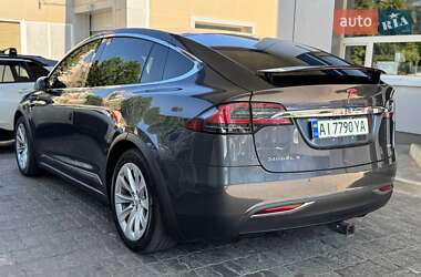 Позашляховик / Кросовер Tesla Model X 2018 в 