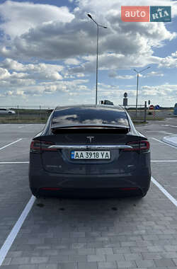 Позашляховик / Кросовер Tesla Model X 2017 в 