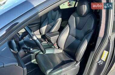 Позашляховик / Кросовер Tesla Model X 2020 в 