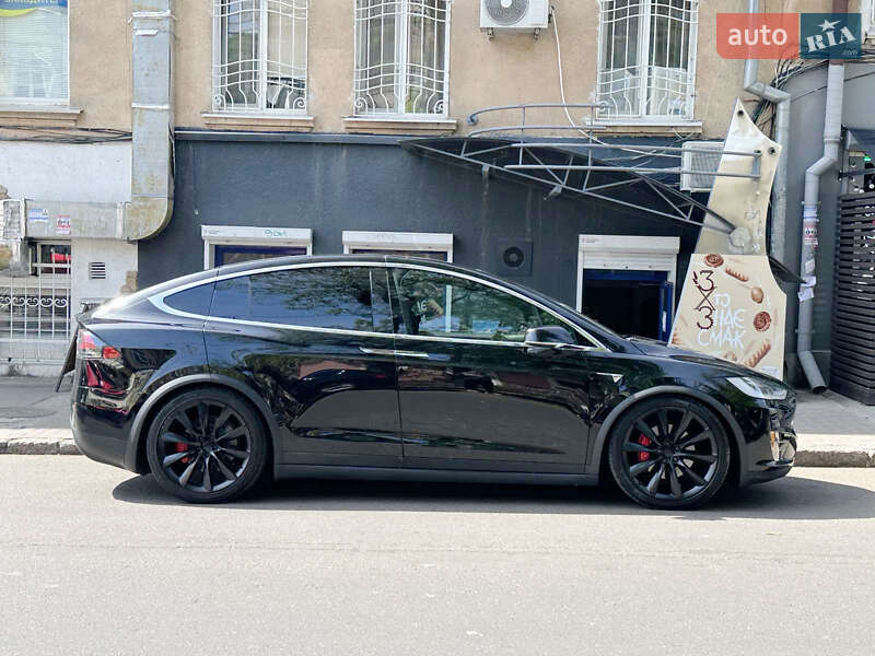 Позашляховик / Кросовер Tesla Model X 2020 в 