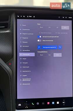 Позашляховик / Кросовер Tesla Model X 2020 в 
