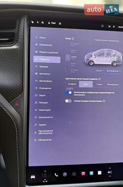 Позашляховик / Кросовер Tesla Model X 2020 в 