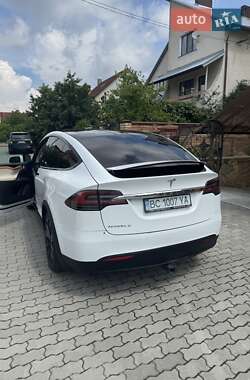 Позашляховик / Кросовер Tesla Model X 2018 в 