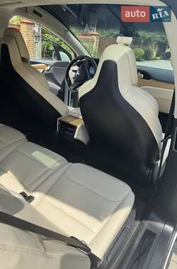 Позашляховик / Кросовер Tesla Model X 2018 в 