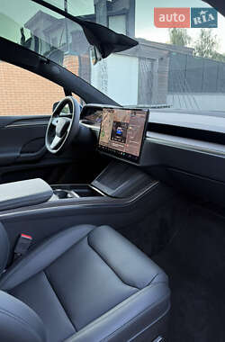 Позашляховик / Кросовер Tesla Model X 2024 в 