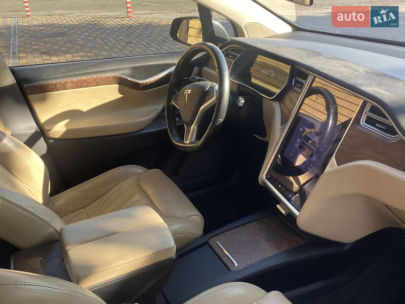 Позашляховик / Кросовер Tesla Model X 2016 в Запоріжжі