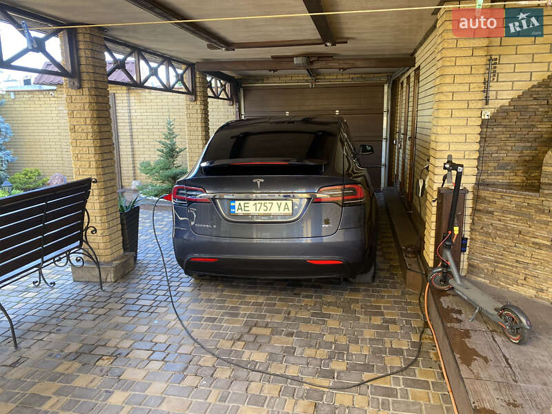 Позашляховик / Кросовер Tesla Model X 2016 в Запоріжжі