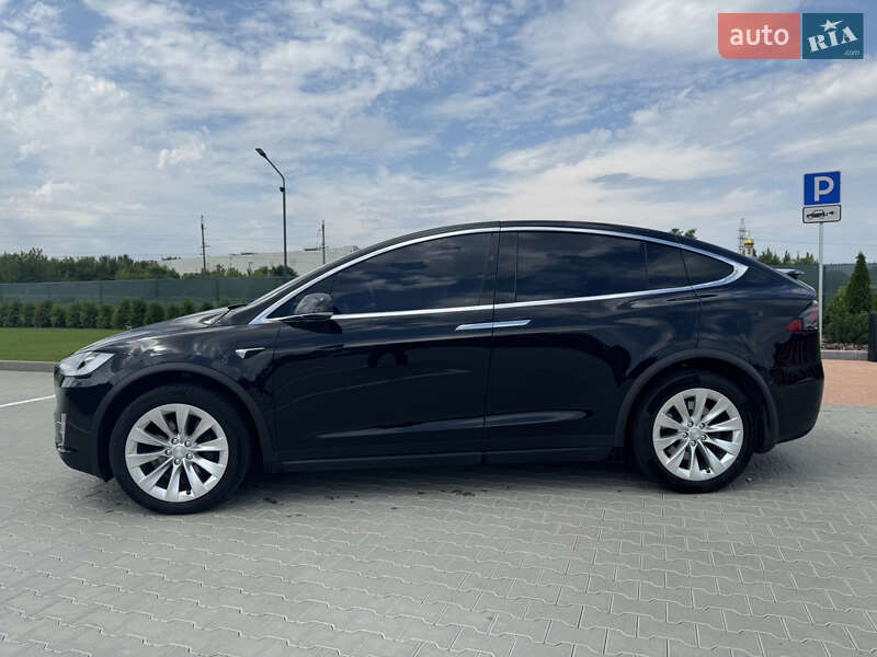 Позашляховик / Кросовер Tesla Model X 2017 в Вінниці