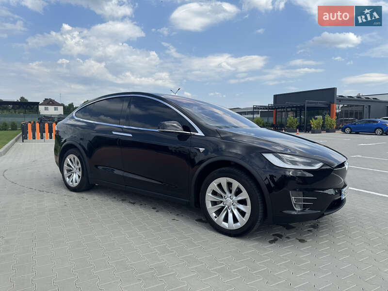 Позашляховик / Кросовер Tesla Model X 2017 в Вінниці