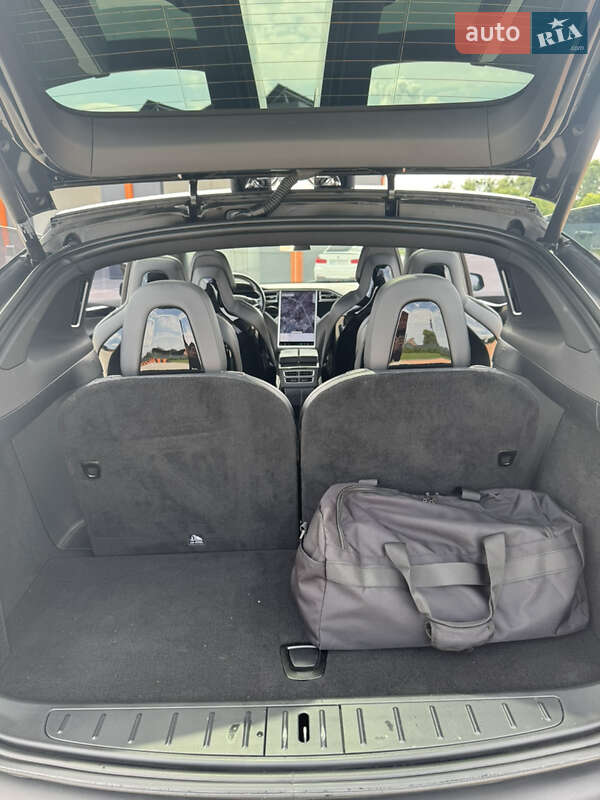 Позашляховик / Кросовер Tesla Model X 2017 в Вінниці