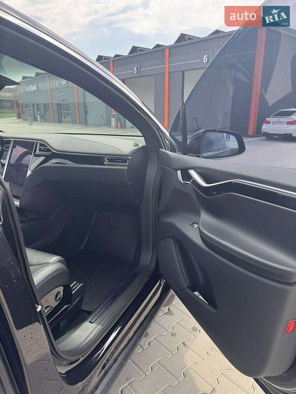Позашляховик / Кросовер Tesla Model X 2017 в Вінниці