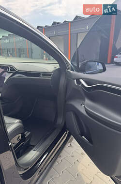 Позашляховик / Кросовер Tesla Model X 2017 в 
