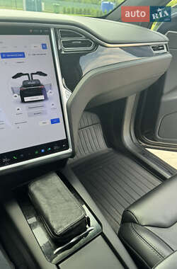 Позашляховик / Кросовер Tesla Model X 2017 в 