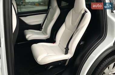 Позашляховик / Кросовер Tesla Model X 2017 в 