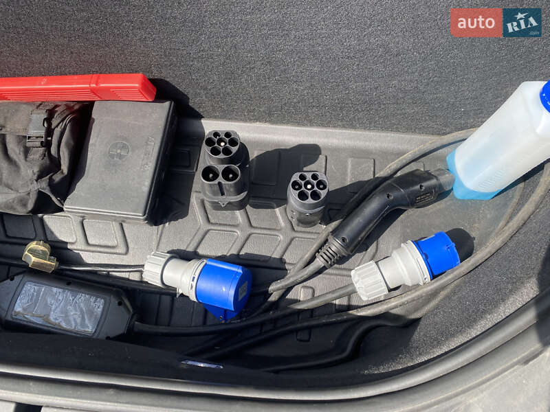 Позашляховик / Кросовер Tesla Model X 2017 в Харкові