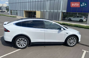 Позашляховик / Кросовер Tesla Model X 2017 в 