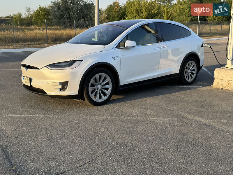 Позашляховик / Кросовер Tesla Model X 2016 в Дніпрі