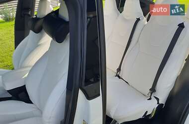 Позашляховик / Кросовер Tesla Model X 2017 в 
