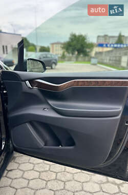 Позашляховик / Кросовер Tesla Model X 2021 в 