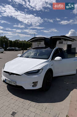 Позашляховик / Кросовер Tesla Model X 2016 в 