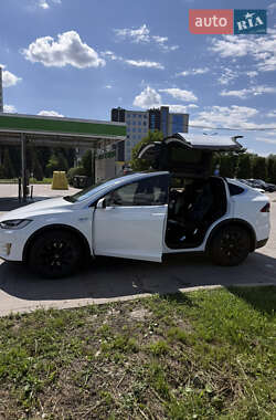 Позашляховик / Кросовер Tesla Model X 2016 в 