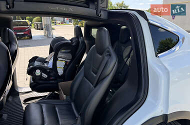 Позашляховик / Кросовер Tesla Model X 2016 в 