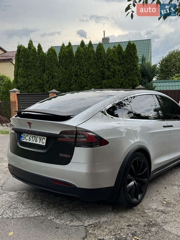 Позашляховик / Кросовер Tesla Model X 2017 в Львові