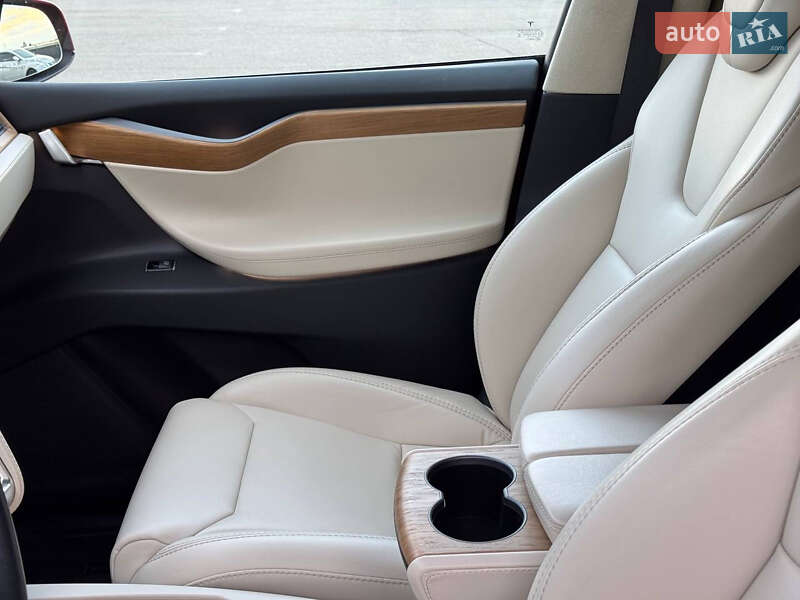 Позашляховик / Кросовер Tesla Model X 2019 в Києві