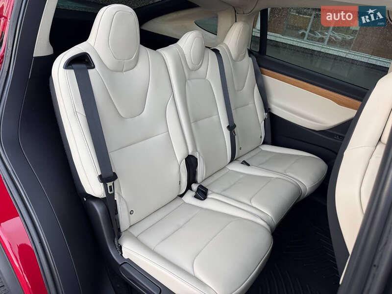 Позашляховик / Кросовер Tesla Model X 2019 в Києві
