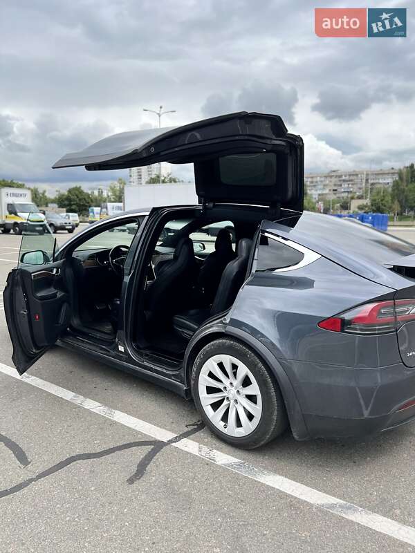 Позашляховик / Кросовер Tesla Model X 2017 в Києві