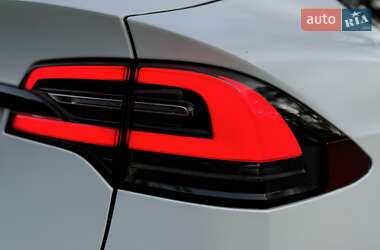 Позашляховик / Кросовер Tesla Model X 2018 в 