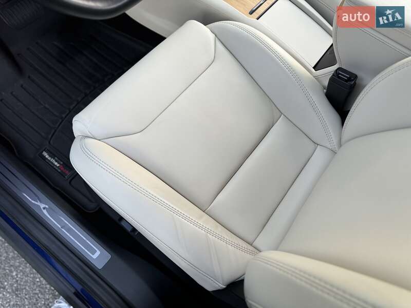 Позашляховик / Кросовер Tesla Model X 2018 в Києві