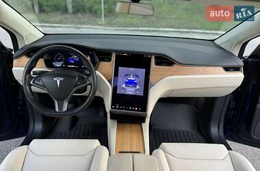 Позашляховик / Кросовер Tesla Model X 2018 в 