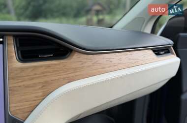 Позашляховик / Кросовер Tesla Model X 2018 в 